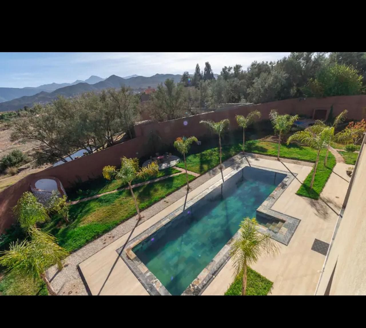 فيلا للبيع بطريق اوريكة بثمن جد مناسب